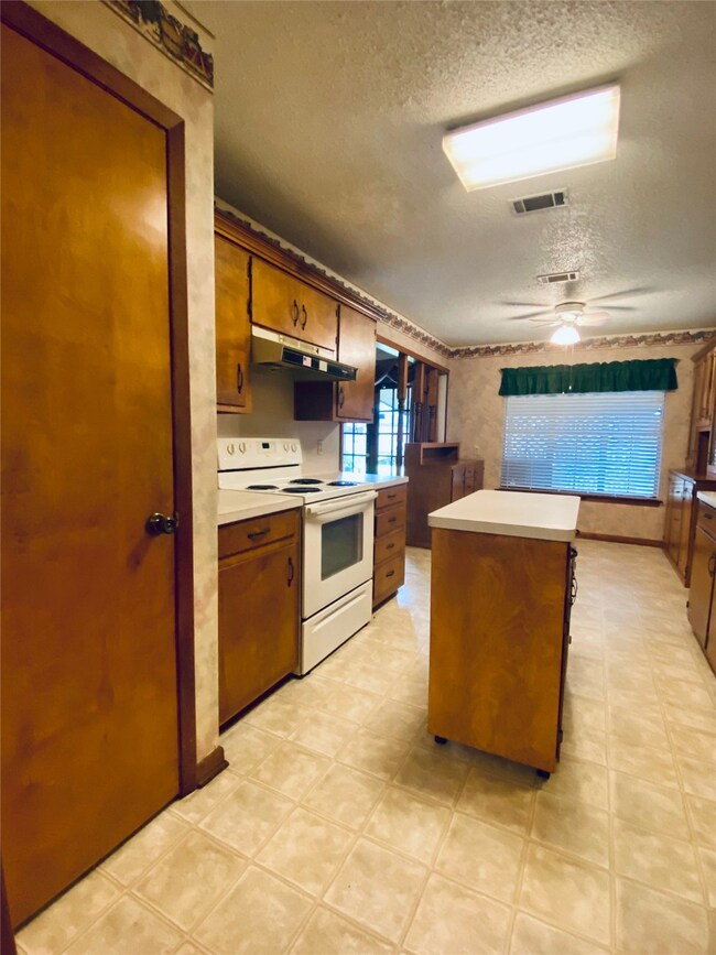 3424 Glen Haven Dr, Bay City, TX 77414 - photo 4