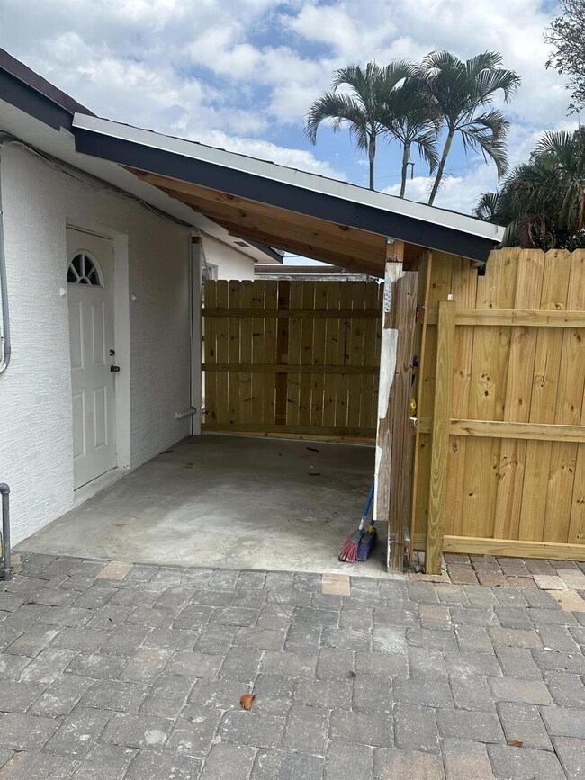 5686 Elder Dr unit C, West Palm Beach, FL 33415 - photo 2