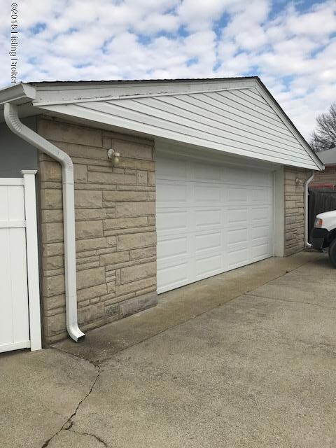 8900 Mahoney Garage 2