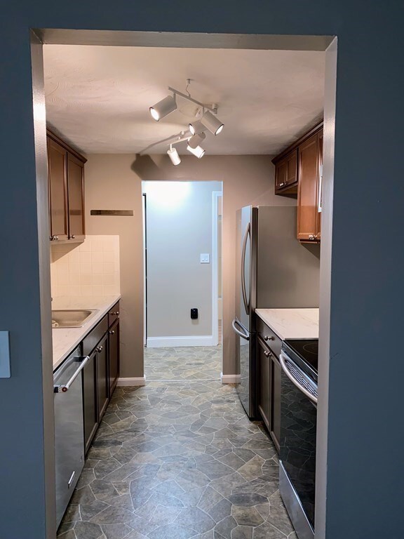 127 King St unit 108, Franklin, MA 02038 - photo 2