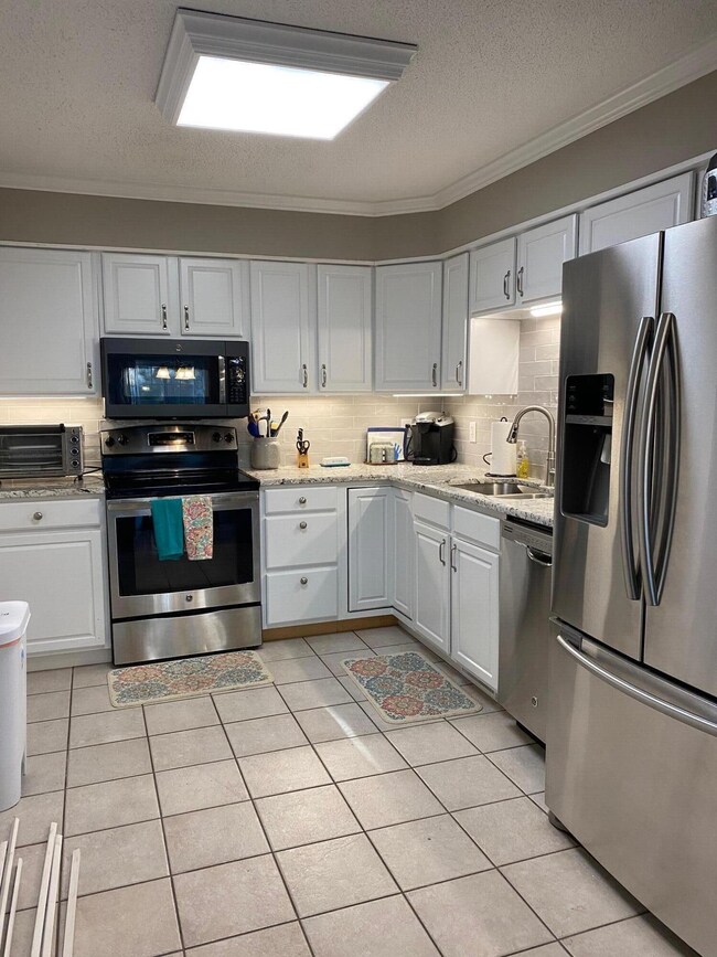 13 Pinehurst Manor Dr unit B, Pinehurst, NC 28374 - photo 2