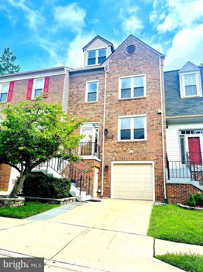 7203 Squirrel Run Ct, Springfield, VA 22152 - photo 2