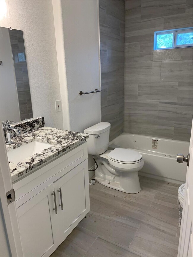 1038 SW 3rd St, Grand Prairie, TX 75051 - photo 7