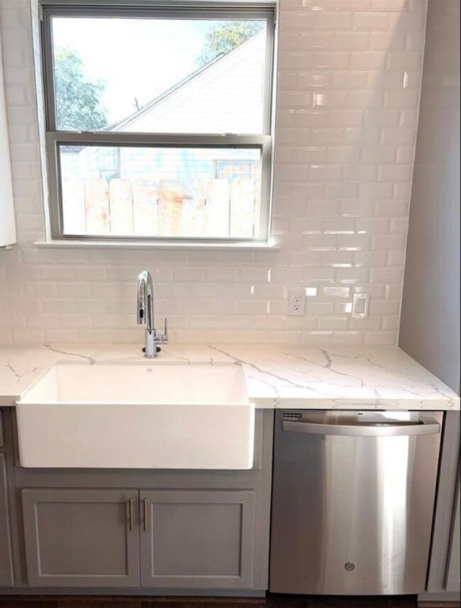 803 Thornton Rd unit C, Houston, TX 77018 - photo 7