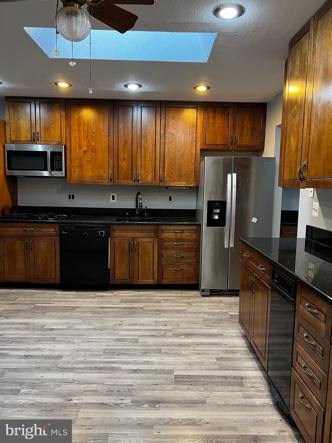 50 Stonegate Dr, Silver Spring, MD 20905 - photo 3