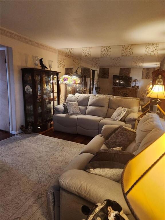 911 E Paoli St, Allentown, PA 18103 - photo 3