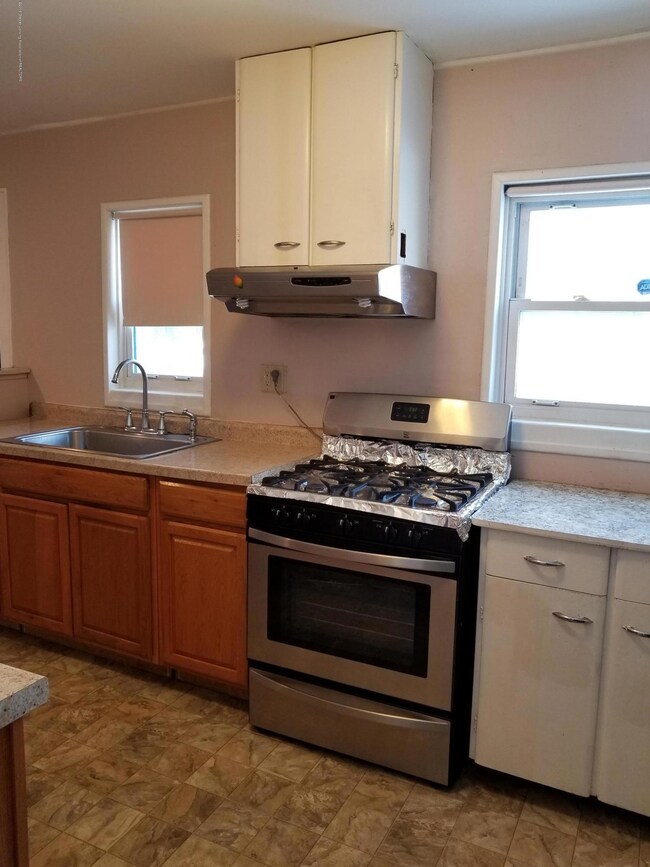 1309 W Willow St, Lansing, MI 48915 - photo 4