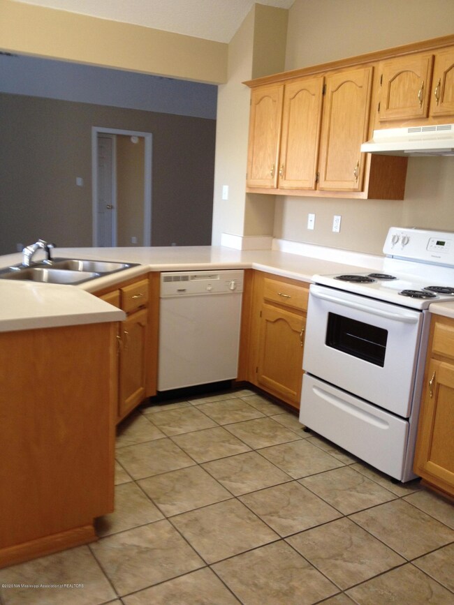 1311 Tara Dr, Hernando, MS 38632 - photo 2