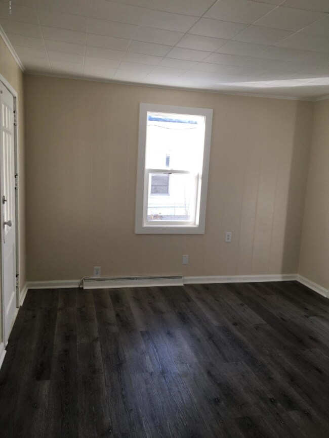 Living room 1415 Hickory2