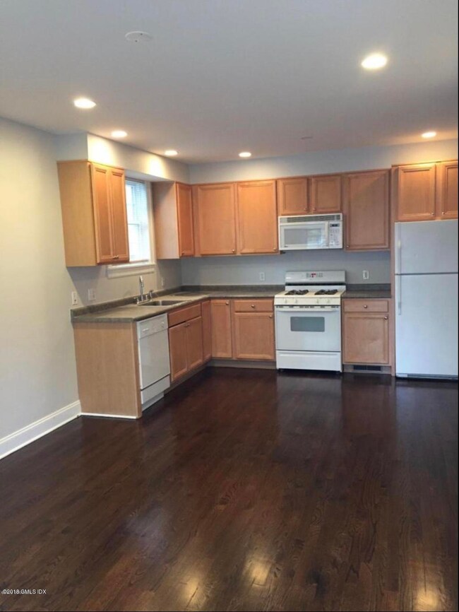 285 Davis Ave unit 1A, Greenwich, CT 06830 - photo 2