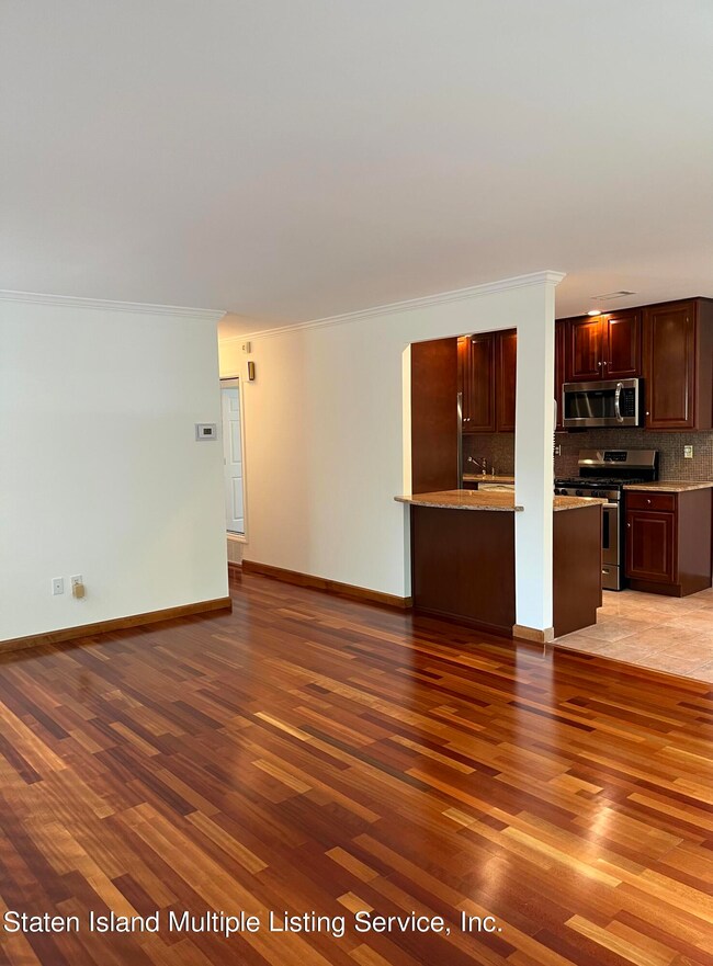 581 Correll Ave unit Upper, Staten Island, NY 10309 - photo 7