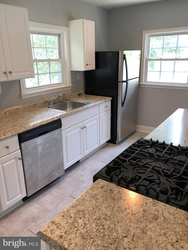 8518 Spruce St, Manassas, VA 20111 - photo 7