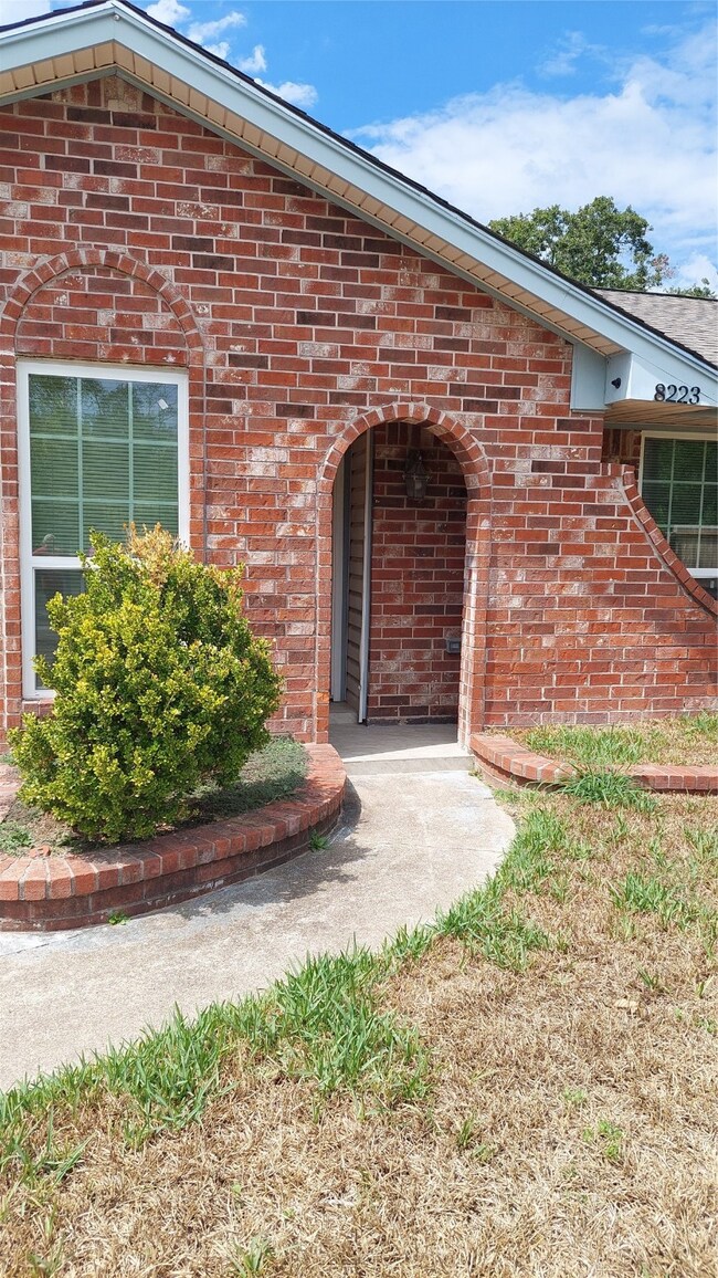8223 Westcott Rd, Houston, TX 77016 - photo 3