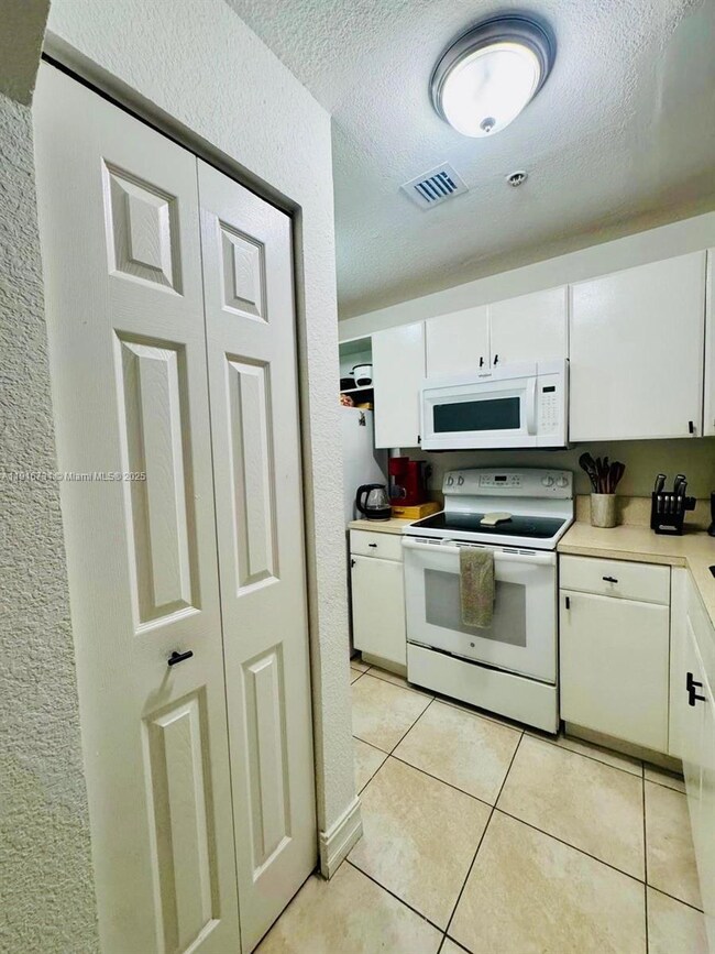 7985 NW 8th St unit 112, Miami, FL 33126 - photo 7