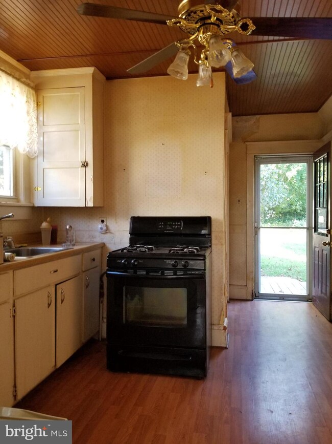 32 N Girard St, Woodbury, NJ 08096 - photo 4