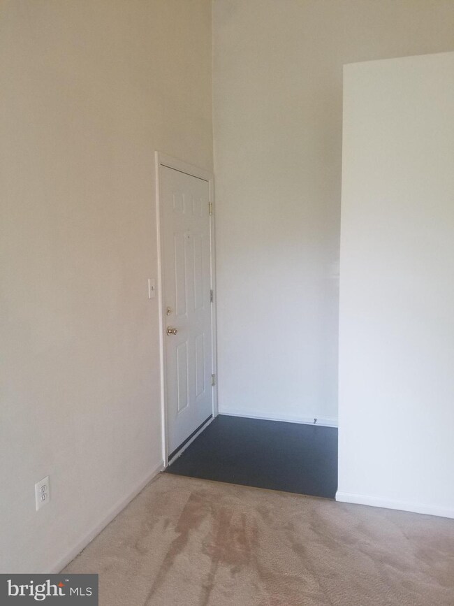 9574 Jayhawk Terrace unit 302, Manassas, VA 20110 - photo 3