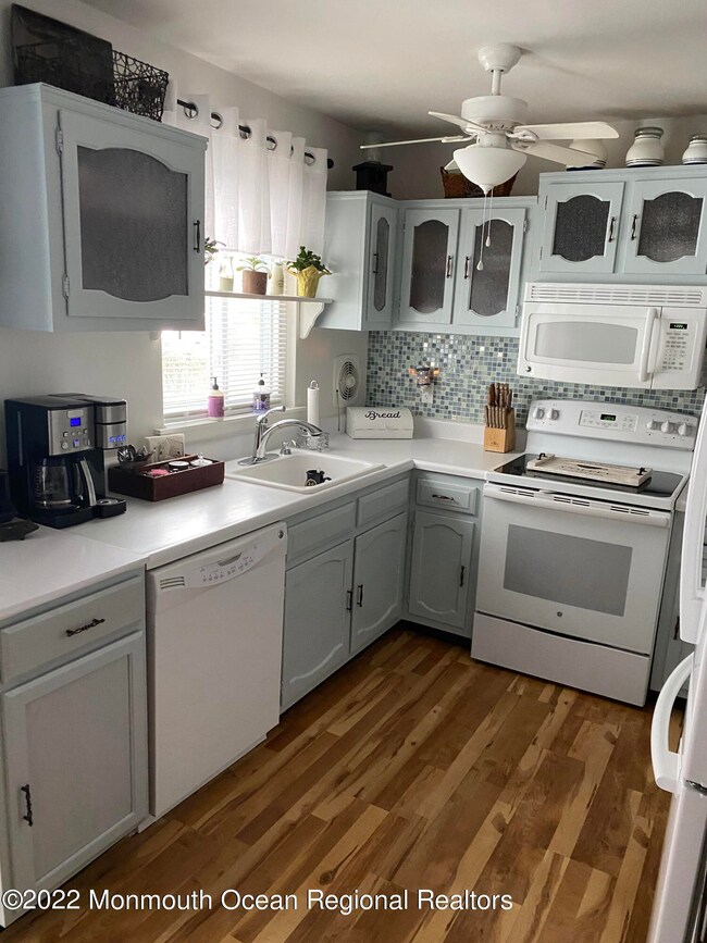 22 Yorktowne Pkwy unit B, Whiting, NJ 08759 - photo 7