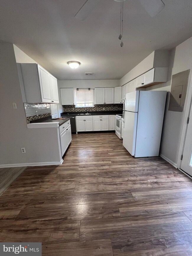 468 Cooper Folly Rd, Atco, NJ 08004 - photo 7