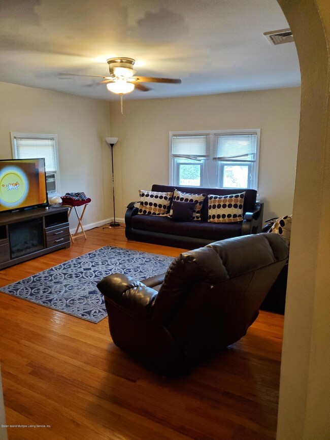 166 Jerome Ave, Staten Island, NY 10305 - photo 5