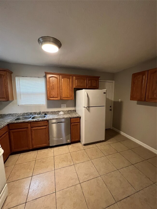 5606 Robertson St unit 1, Houston, TX 77009 - photo 4