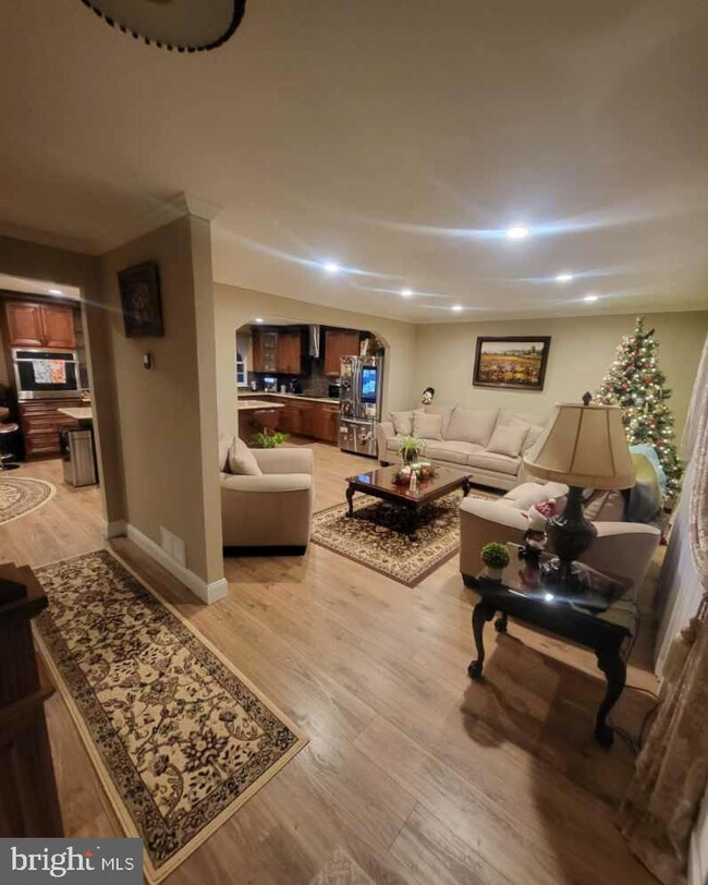 510 Spencer Ln, Warminster, PA 18974 - photo 6