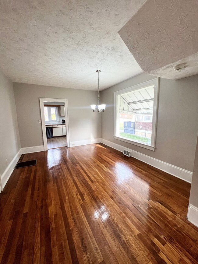 802 Harrison St, Princeton, WV 24740 - photo 5