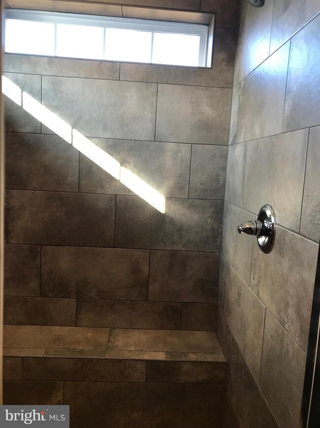 10 Danbury Ct, Reading, PA 19605 - photo 5