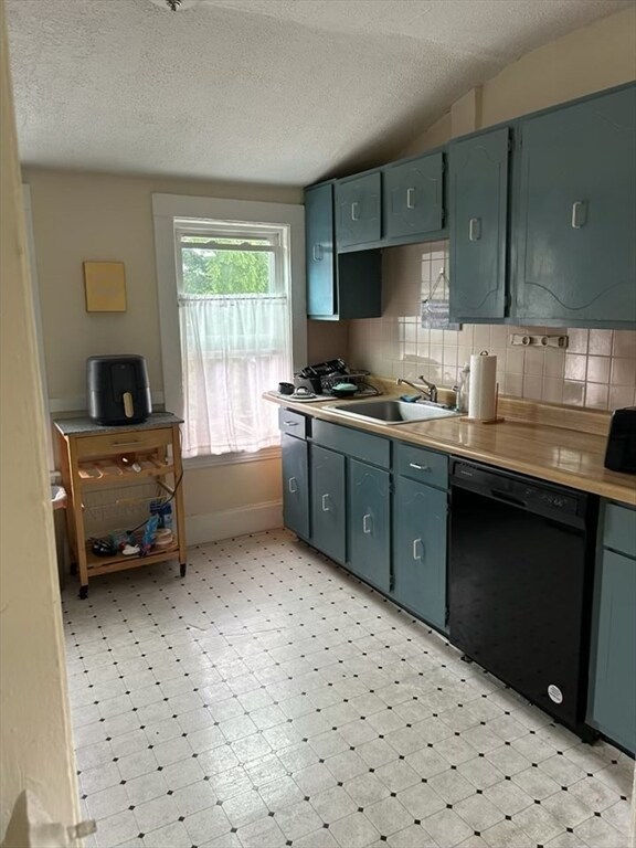 30 Bradfield Ave unit 3, Boston, MA 02131 - photo 4