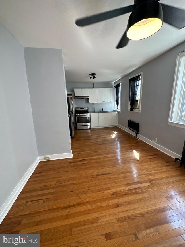 5236 Walnut St unit 2R, Philadelphia, PA 19139 - photo 2