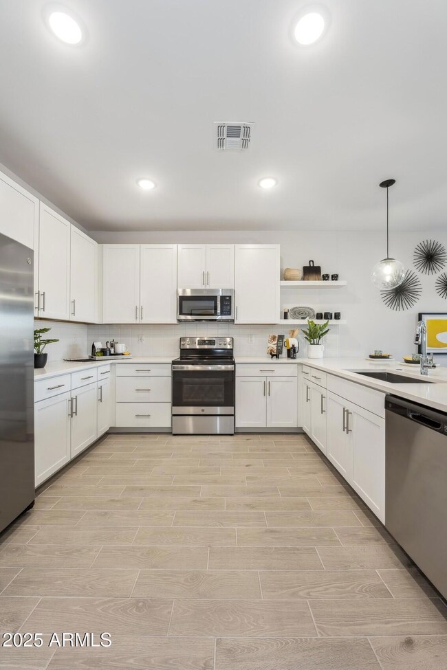 7517 S 76th Dr, Phoenix, AZ 85339 - photo 4