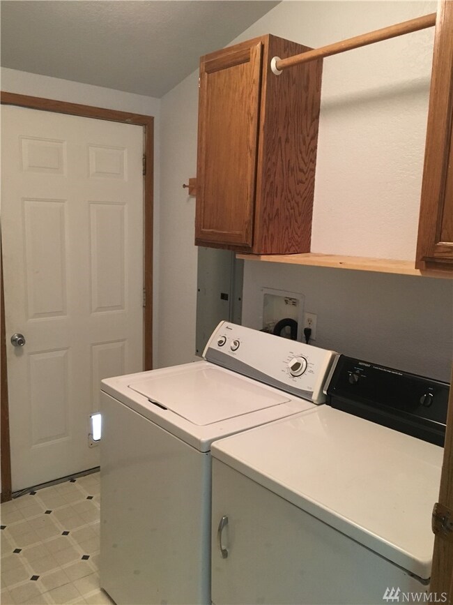 8340 Daphne Ct SE, Yelm, WA 98597 - photo 7