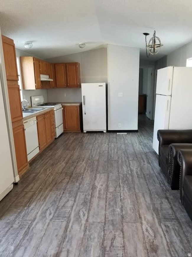 1558 N 210 E, Tooele, UT 84074 - photo 2