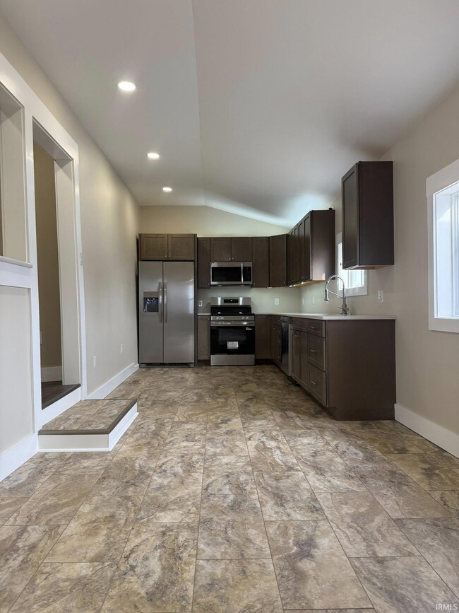 825 Illinois St, Bicknell, IN 47512 - photo 5