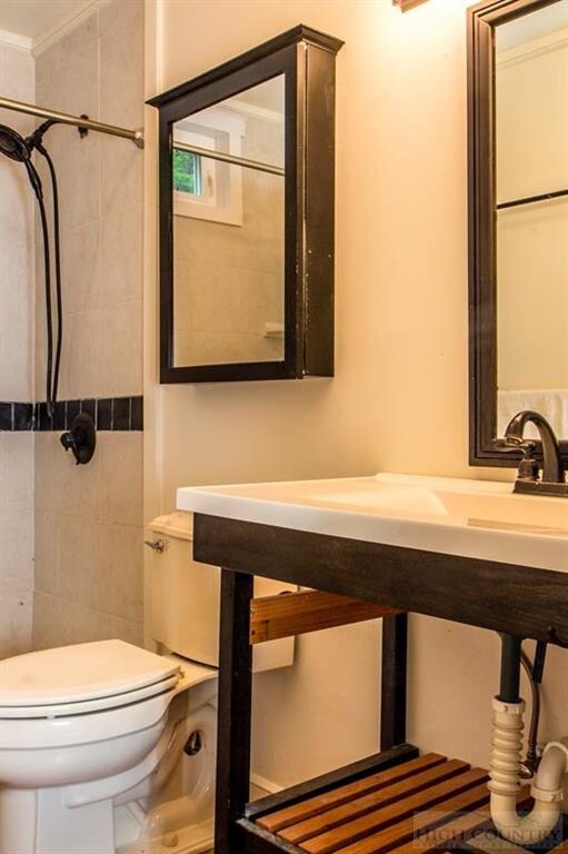 Upstairs Full Bath: The upstairs bath is includes a full shower.