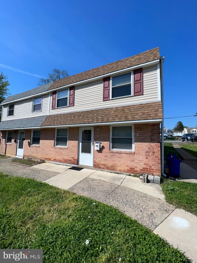 2625-27 2627 Parkside, Brookhaven, PA 19015 - photo 2