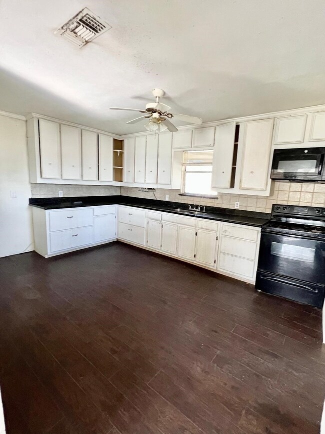 911 Faustino Garcia Rd, Rosenberg, TX 77471 - photo 7