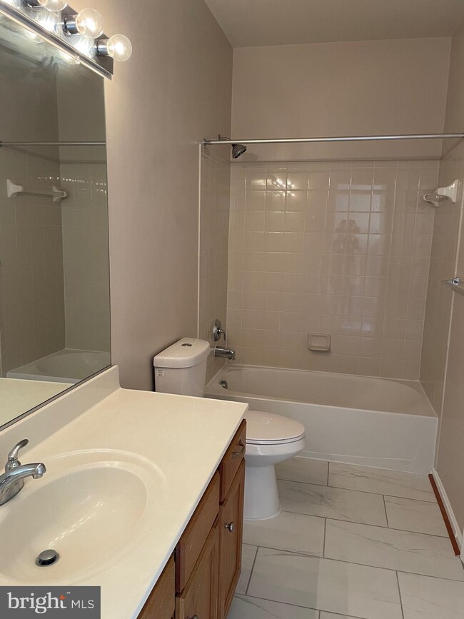 9224 Alvyn Lake Cir, Bristow, VA 20136 - photo 3