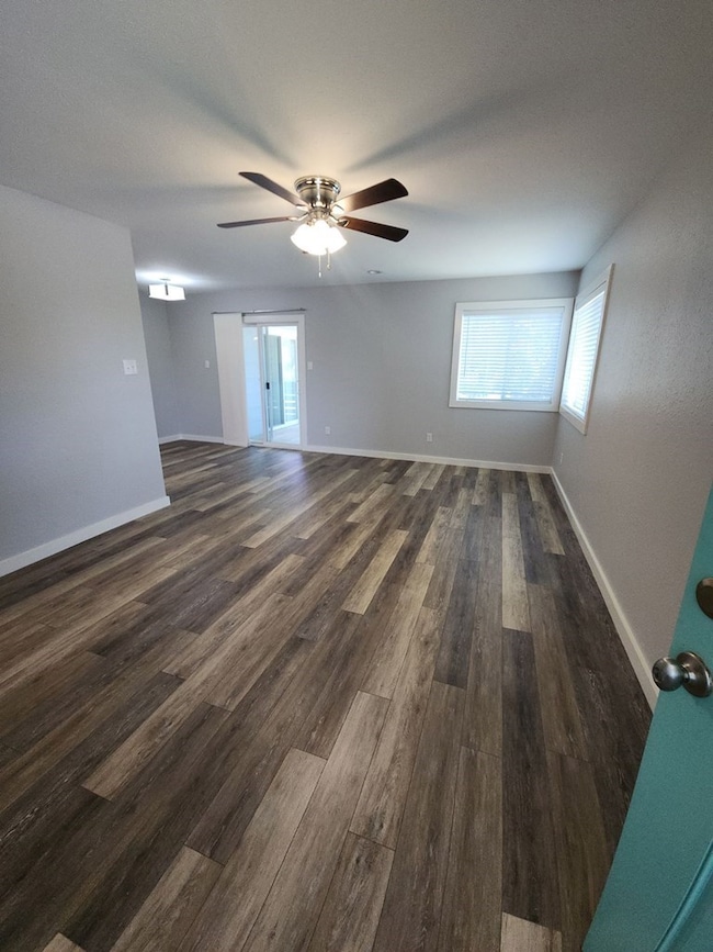 1807 Harbor Dr, Rockport, TX 78382 - photo 2