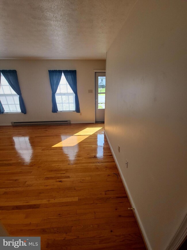 311 Nottoway Dr, Stephens City, VA 22655 - photo 4