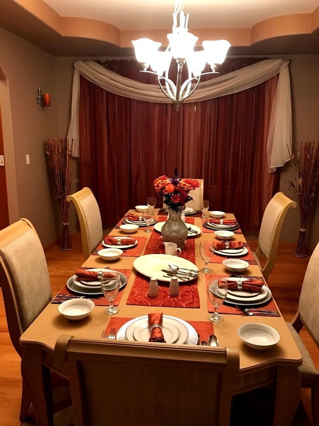 4853 Castle Dargan Dr, Country Club Hills, IL 60478 - photo 2