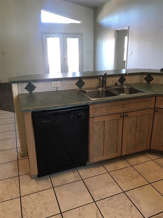 1085 San Cristo St, Alamogordo, NM 88310 - photo 3