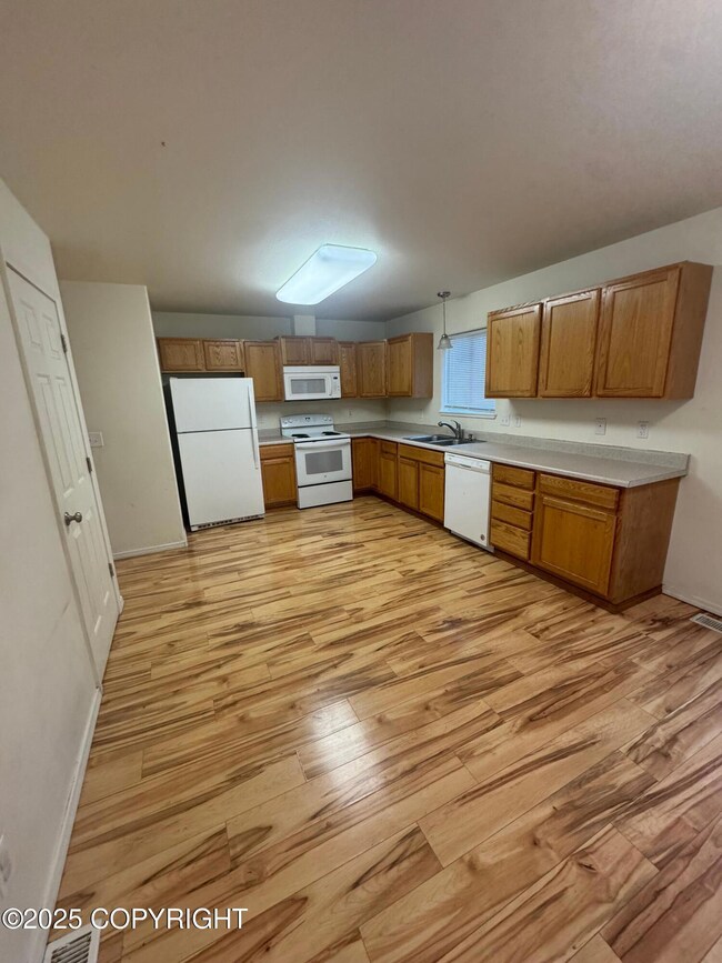 5222 Leslie St unit B, Anchorage, AK 99508 - photo 4