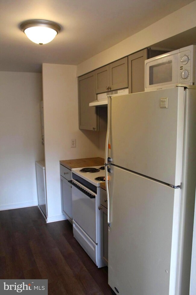 592 West Ct, Glen Burnie, MD 21061 - photo 7