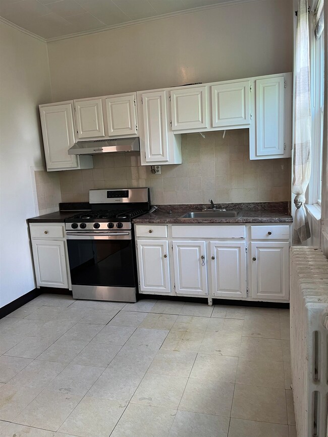 32 Manhattan Ave unit 2, Jersey City, NJ 07307 - photo 7