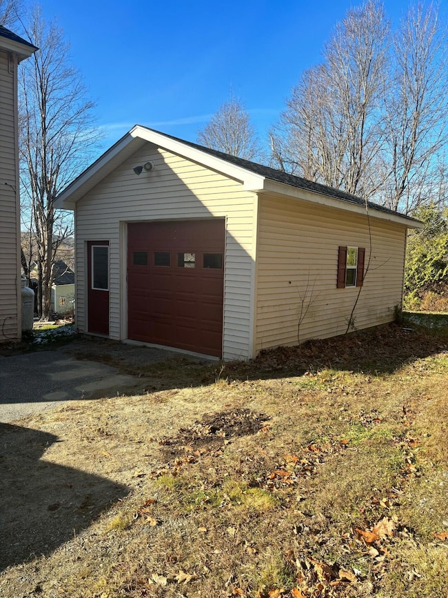 42 Baldwin St, Livermore Falls, ME 04254 - photo 2