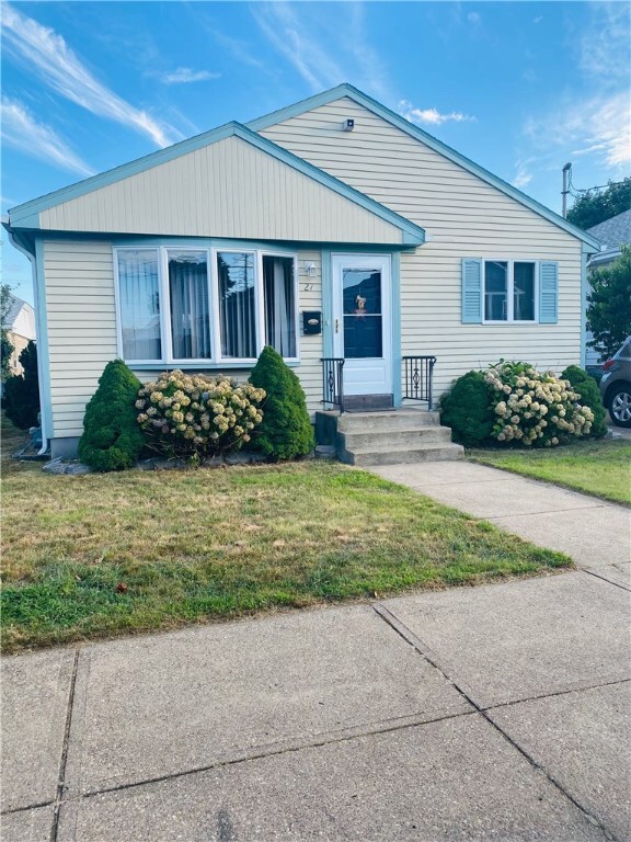 27 Busby St, Pawtucket, RI 02860 - photo 2