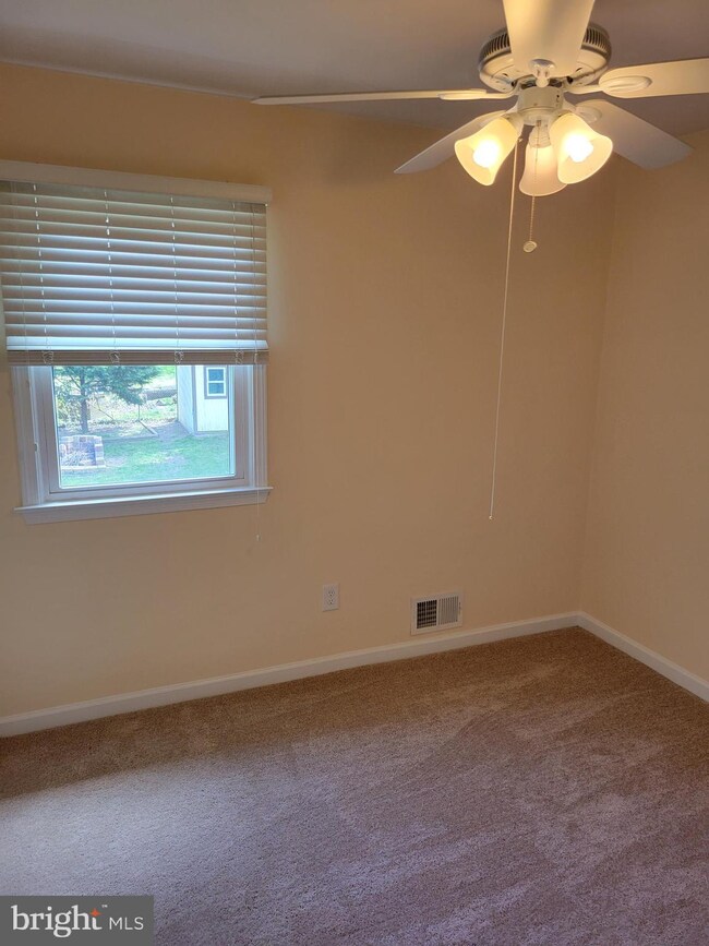 221 Inlet Dr, Pasadena, MD 21122 - photo 3