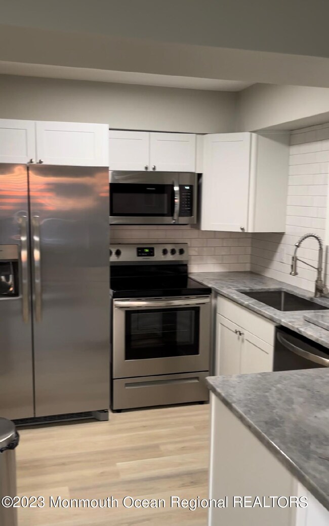 8 bay blvd kitchen