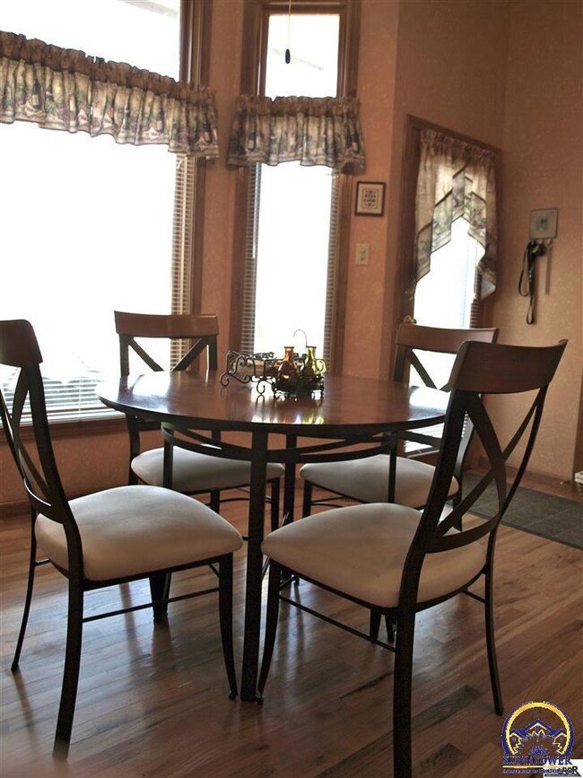 7702 SW 27th St, Topeka, KS 66614 - photo 5