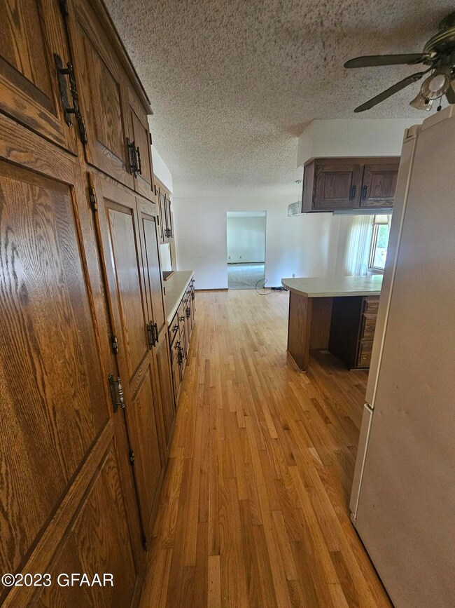 2302 W Springbrook Ct, Grand Forks, ND 58201 - photo 5
